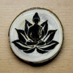 Buddha vor Lotusblüte – ø ca. 7 cm