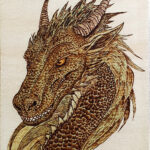 Drachenkopf – ca. 15×21 cm (Feuerzeichnung + Buntstift)